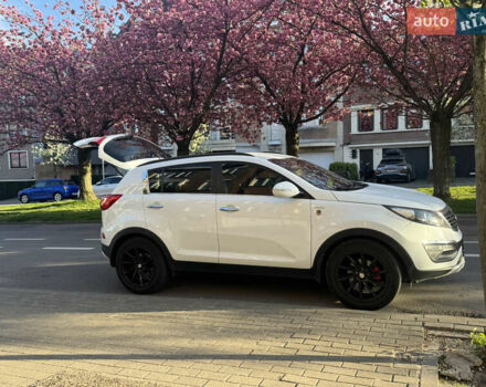 Білий Кіа Sportage, об'ємом двигуна 1.99 л та пробігом 165 тис. км за 14039 $, фото 3 на Automoto.ua