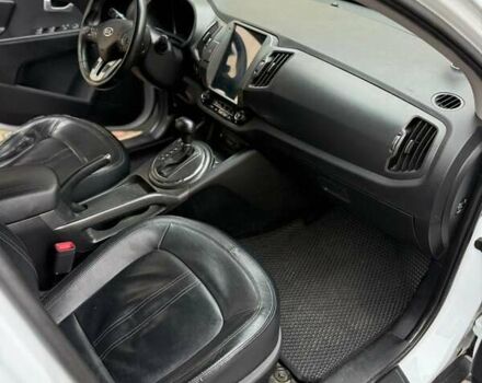 Белый Киа Sportage, объемом двигателя 2 л и пробегом 280 тыс. км за 10900 $, фото 2 на Automoto.ua