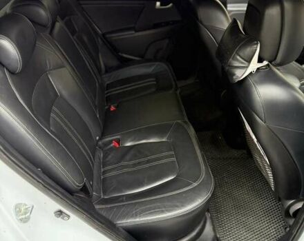 Белый Киа Sportage, объемом двигателя 2 л и пробегом 280 тыс. км за 10900 $, фото 3 на Automoto.ua