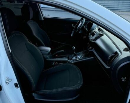 Белый Киа Sportage, объемом двигателя 2 л и пробегом 199 тыс. км за 11000 $, фото 7 на Automoto.ua