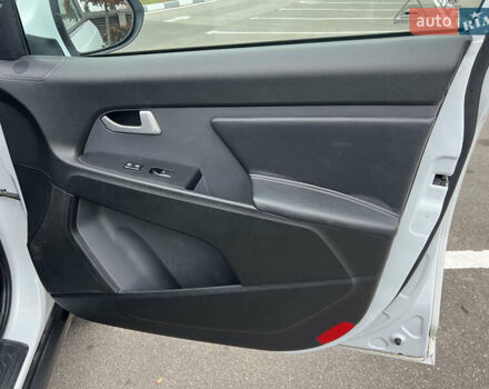 Белый Киа Sportage, объемом двигателя 2 л и пробегом 135 тыс. км за 12999 $, фото 24 на Automoto.ua