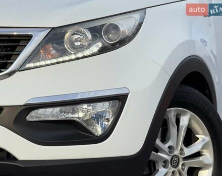 Белый Киа Sportage, объемом двигателя 2 л и пробегом 161 тыс. км за 10900 $, фото 2 на Automoto.ua