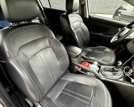 Білий Кіа Sportage, об'ємом двигуна 2 л та пробігом 164 тис. км за 12000 $, фото 3 на Automoto.ua