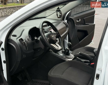Білий Кіа Sportage, об'ємом двигуна 1.7 л та пробігом 98 тис. км за 13950 $, фото 60 на Automoto.ua