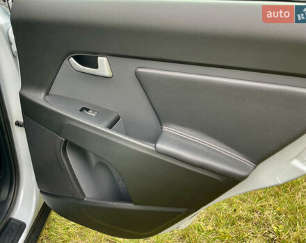 Белый Киа Sportage, объемом двигателя 2 л и пробегом 129 тыс. км за 15900 $, фото 18 на Automoto.ua