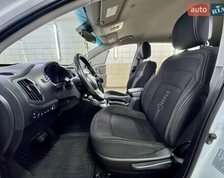 Белый Киа Sportage, объемом двигателя 2 л и пробегом 161 тыс. км за 11499 $, фото 20 на Automoto.ua