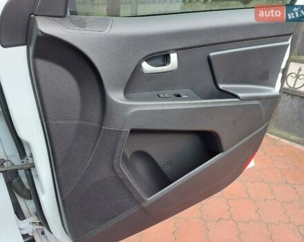 Белый Киа Sportage, объемом двигателя 1.69 л и пробегом 170 тыс. км за 11999 $, фото 10 на Automoto.ua