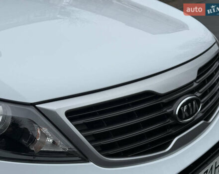 Білий Кіа Sportage, об'ємом двигуна 1.7 л та пробігом 98 тис. км за 13950 $, фото 18 на Automoto.ua