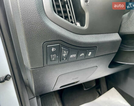 Белый Киа Sportage, объемом двигателя 2 л и пробегом 129 тыс. км за 15900 $, фото 9 на Automoto.ua