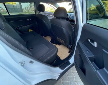 Білий Кіа Sportage, об'ємом двигуна 1.7 л та пробігом 201 тис. км за 11500 $, фото 8 на Automoto.ua