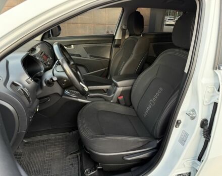 Білий Кіа Sportage, об'ємом двигуна 2 л та пробігом 161 тис. км за 10900 $, фото 15 на Automoto.ua