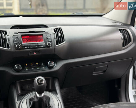 Білий Кіа Sportage, об'ємом двигуна 1.7 л та пробігом 98 тис. км за 13950 $, фото 57 на Automoto.ua