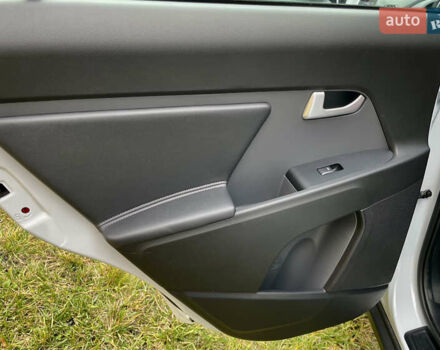 Белый Киа Sportage, объемом двигателя 2 л и пробегом 129 тыс. км за 15900 $, фото 16 на Automoto.ua