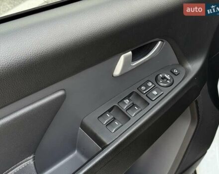 Белый Киа Sportage, объемом двигателя 2 л и пробегом 161 тыс. км за 10900 $, фото 27 на Automoto.ua