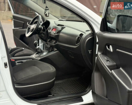 Білий Кіа Sportage, об'ємом двигуна 1.7 л та пробігом 98 тис. км за 13950 $, фото 62 на Automoto.ua