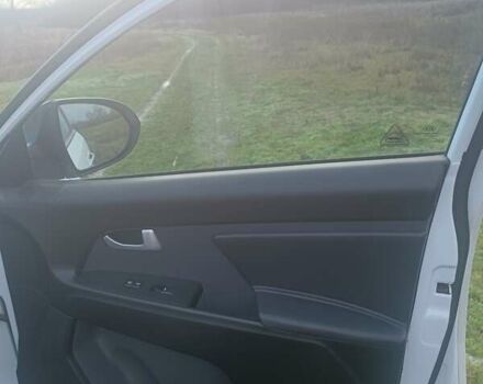 Білий Кіа Sportage, об'ємом двигуна 2 л та пробігом 173 тис. км за 11000 $, фото 9 на Automoto.ua