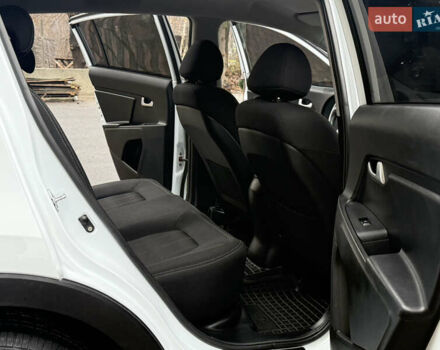 Білий Кіа Sportage, об'ємом двигуна 1.7 л та пробігом 98 тис. км за 13950 $, фото 61 на Automoto.ua