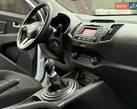 Білий Кіа Sportage, об'ємом двигуна 1.7 л та пробігом 98 тис. км за 13950 $, фото 64 на Automoto.ua