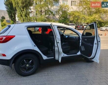 Белый Киа Sportage, объемом двигателя 2 л и пробегом 198 тыс. км за 10500 $, фото 5 на Automoto.ua