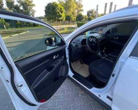 Белый Киа Sportage, объемом двигателя 1.69 л и пробегом 205 тыс. км за 11500 $, фото 10 на Automoto.ua