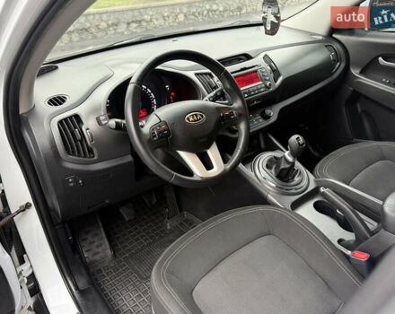 Білий Кіа Sportage, об'ємом двигуна 1.7 л та пробігом 98 тис. км за 13950 $, фото 49 на Automoto.ua