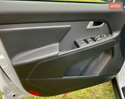 Белый Киа Sportage, объемом двигателя 2 л и пробегом 129 тыс. км за 15900 $, фото 13 на Automoto.ua