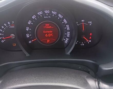 Білий Кіа Sportage, об'ємом двигуна 2 л та пробігом 173 тис. км за 11000 $, фото 3 на Automoto.ua
