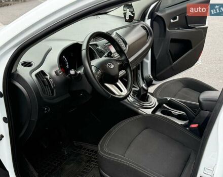 Білий Кіа Sportage, об'ємом двигуна 1.7 л та пробігом 98 тис. км за 13950 $, фото 53 на Automoto.ua