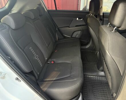 Білий Кіа Sportage, об'ємом двигуна 2 л та пробігом 161 тис. км за 10900 $, фото 21 на Automoto.ua