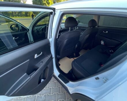 Білий Кіа Sportage, об'ємом двигуна 1.7 л та пробігом 201 тис. км за 11500 $, фото 7 на Automoto.ua