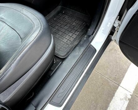 Білий Кіа Sportage, об'ємом двигуна 2 л та пробігом 164 тис. км за 12000 $, фото 4 на Automoto.ua