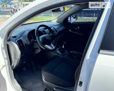 Белый Киа Sportage, объемом двигателя 1.7 л и пробегом 170 тыс. км за 12490 $, фото 9 на Automoto.ua