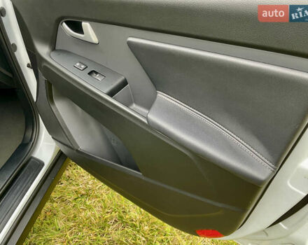 Белый Киа Sportage, объемом двигателя 2 л и пробегом 129 тыс. км за 15900 $, фото 20 на Automoto.ua