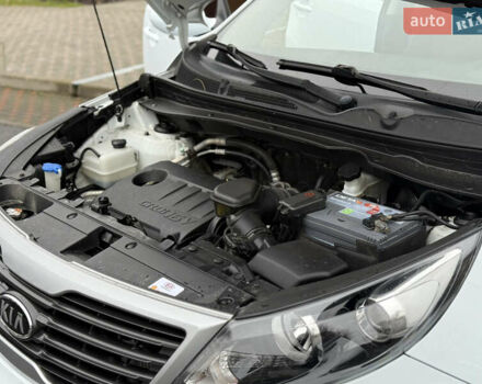 Білий Кіа Sportage, об'ємом двигуна 1.7 л та пробігом 98 тис. км за 13950 $, фото 41 на Automoto.ua