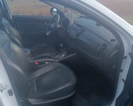 Білий Кіа Sportage, об'ємом двигуна 2 л та пробігом 173 тис. км за 11000 $, фото 12 на Automoto.ua