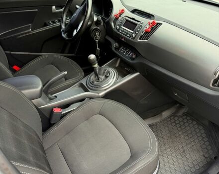 Білий Кіа Sportage, об'ємом двигуна 2 л та пробігом 53 тис. км за 13800 $, фото 6 на Automoto.ua