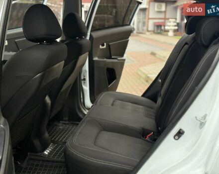 Білий Кіа Sportage, об'ємом двигуна 1.7 л та пробігом 98 тис. км за 13950 $, фото 66 на Automoto.ua