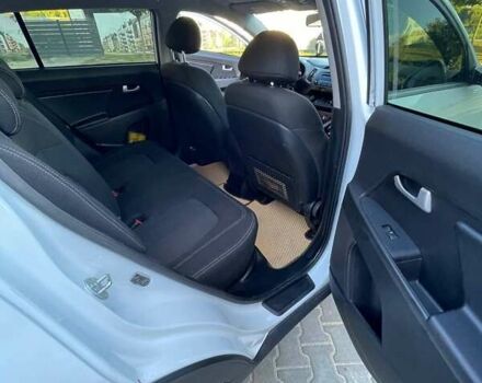 Белый Киа Sportage, объемом двигателя 1.69 л и пробегом 205 тыс. км за 11500 $, фото 8 на Automoto.ua