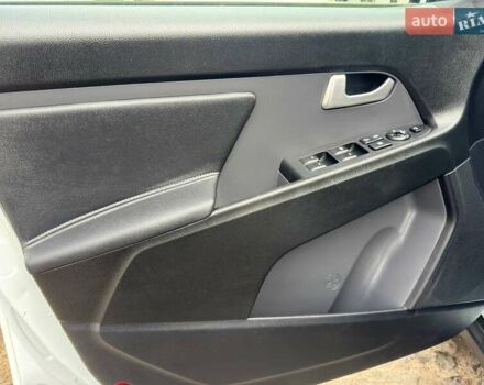 Білий Кіа Sportage, об'ємом двигуна 1.69 л та пробігом 194 тис. км за 10995 $, фото 18 на Automoto.ua