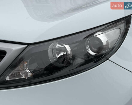 Білий Кіа Sportage, об'ємом двигуна 1.7 л та пробігом 98 тис. км за 13950 $, фото 9 на Automoto.ua