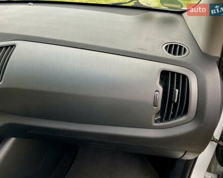 Белый Киа Sportage, объемом двигателя 2 л и пробегом 129 тыс. км за 15900 $, фото 22 на Automoto.ua