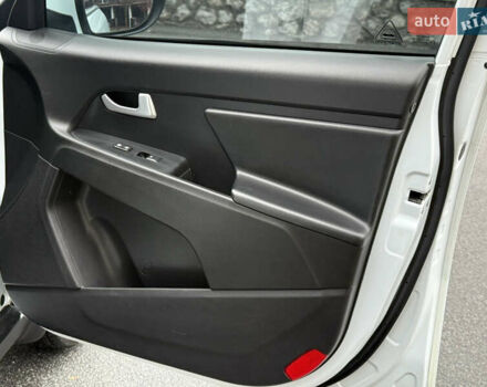 Білий Кіа Sportage, об'ємом двигуна 1.7 л та пробігом 98 тис. км за 13950 $, фото 45 на Automoto.ua