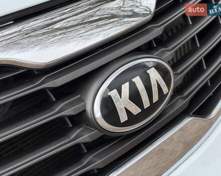 Білий Кіа Sportage, об'ємом двигуна 1.69 л та пробігом 194 тис. км за 10995 $, фото 7 на Automoto.ua