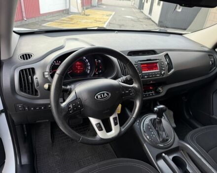Білий Кіа Sportage, об'ємом двигуна 2 л та пробігом 161 тис. км за 10900 $, фото 14 на Automoto.ua