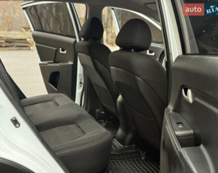 Білий Кіа Sportage, об'ємом двигуна 1.7 л та пробігом 98 тис. км за 13950 $, фото 65 на Automoto.ua