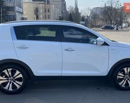 Белый Киа Sportage, объемом двигателя 2 л и пробегом 129 тыс. км за 15000 $, фото 2 на Automoto.ua