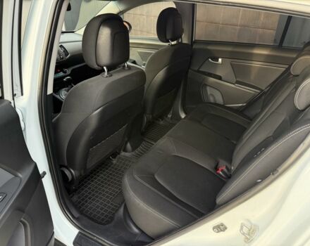 Білий Кіа Sportage, об'ємом двигуна 2 л та пробігом 161 тис. км за 10900 $, фото 16 на Automoto.ua