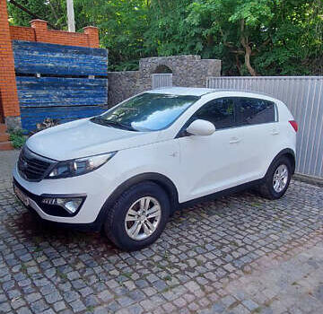 Білий Кіа Sportage, об'ємом двигуна 1.7 л та пробігом 292 тис. км за 11900 $, фото 3 на Automoto.ua