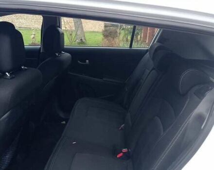 Белый Киа Sportage, объемом двигателя 1.7 л и пробегом 245 тыс. км за 9500 $, фото 8 на Automoto.ua