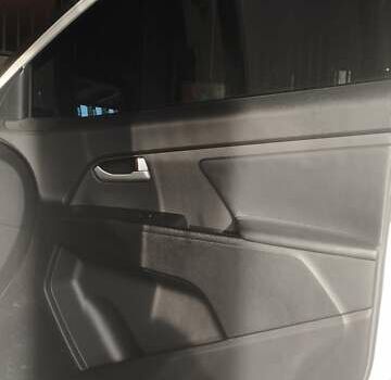 Белый Киа Sportage, объемом двигателя 2.36 л и пробегом 131 тыс. км за 14000 $, фото 21 на Automoto.ua